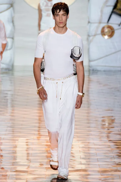 Look 18